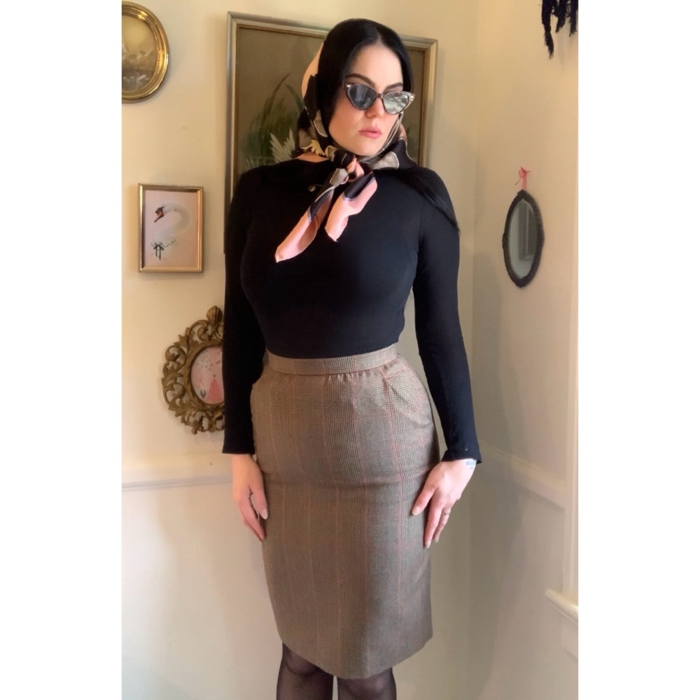 Vintage 1990’s Burberry plaid pencil skirt!
